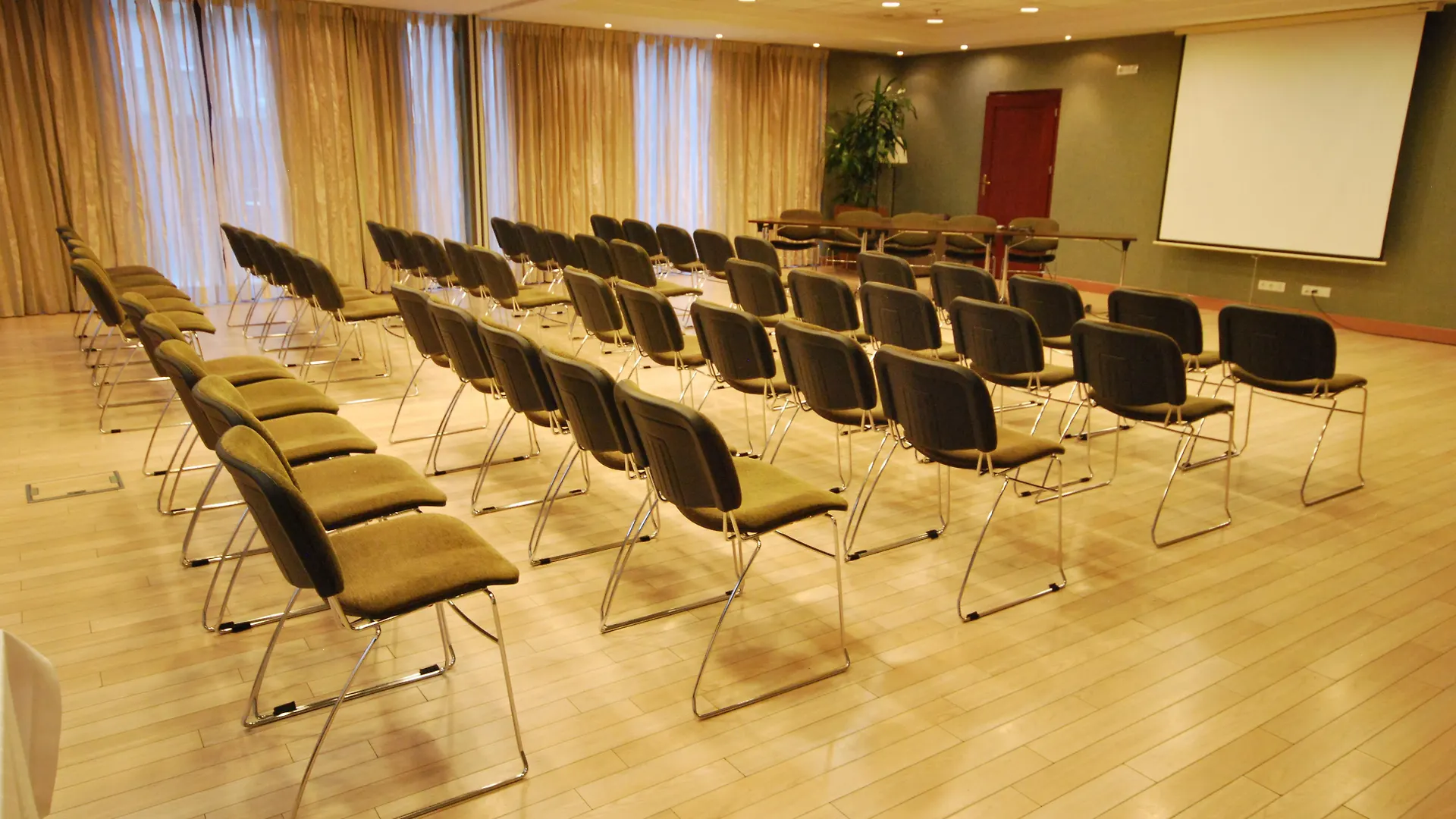 Lion'S Garden Hotel Budapest 4*,