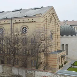 Synagogue View Budapeste