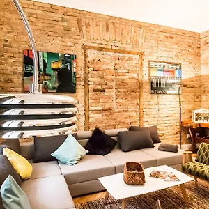 Urbana Hipster Downtown Apartment